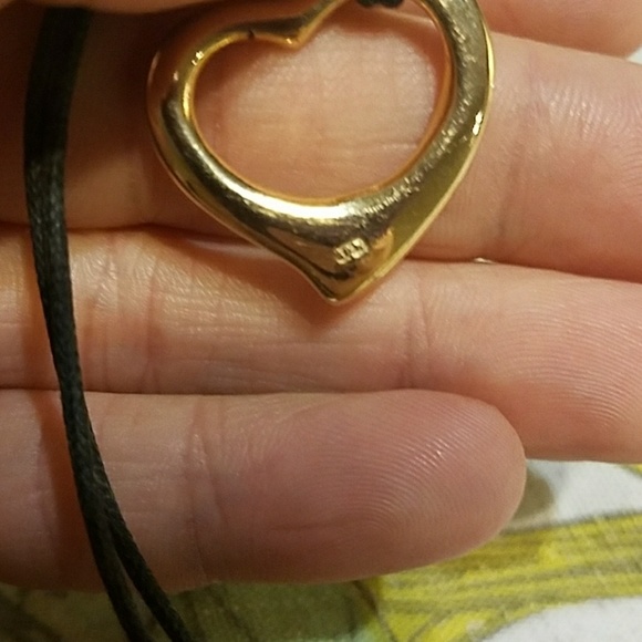 18K Gold Heart Necklace - Picture 4 of 7